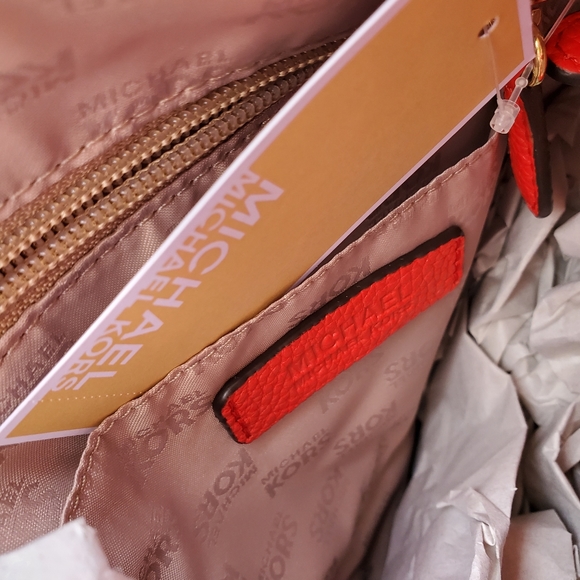 Michael Kors purse - Picture 6 of 10